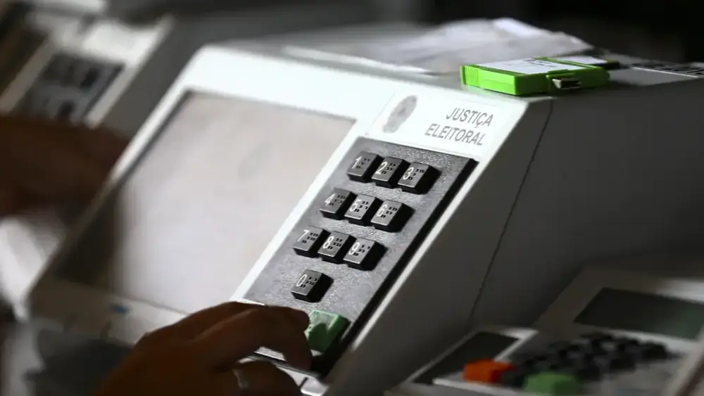 Candidatos ao GDF têm sabatinas, caminhadas e atos no 2º dia de campanha