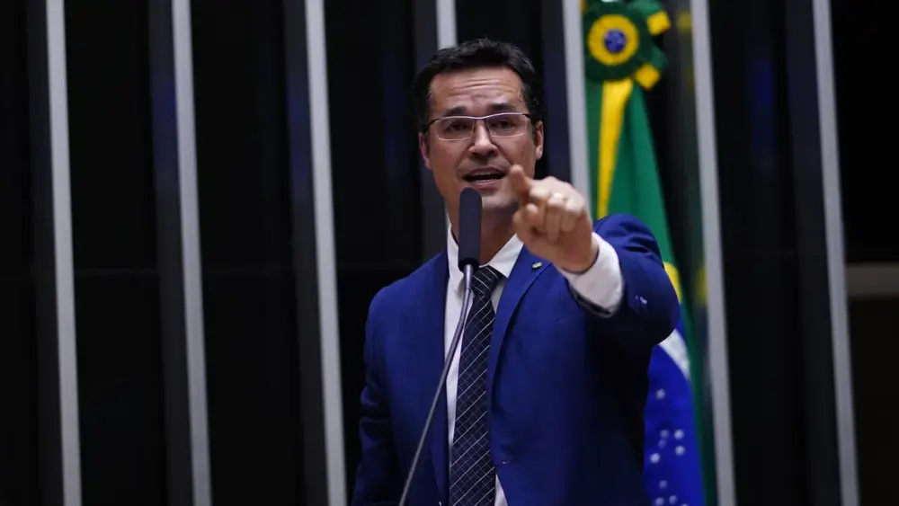 Deltan Dallagnol cogita lançar esposa ao Senado se tiver candidatura barrada