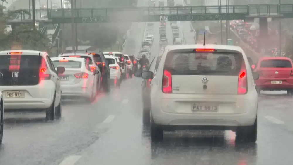 Dia dos Namorados no DF: chuva e trovoadas no alerta amarelo