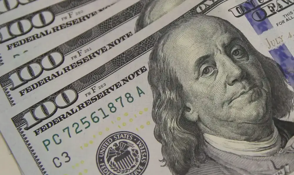 Dólar cai com alta do petróleo apesar de risco geopolítico