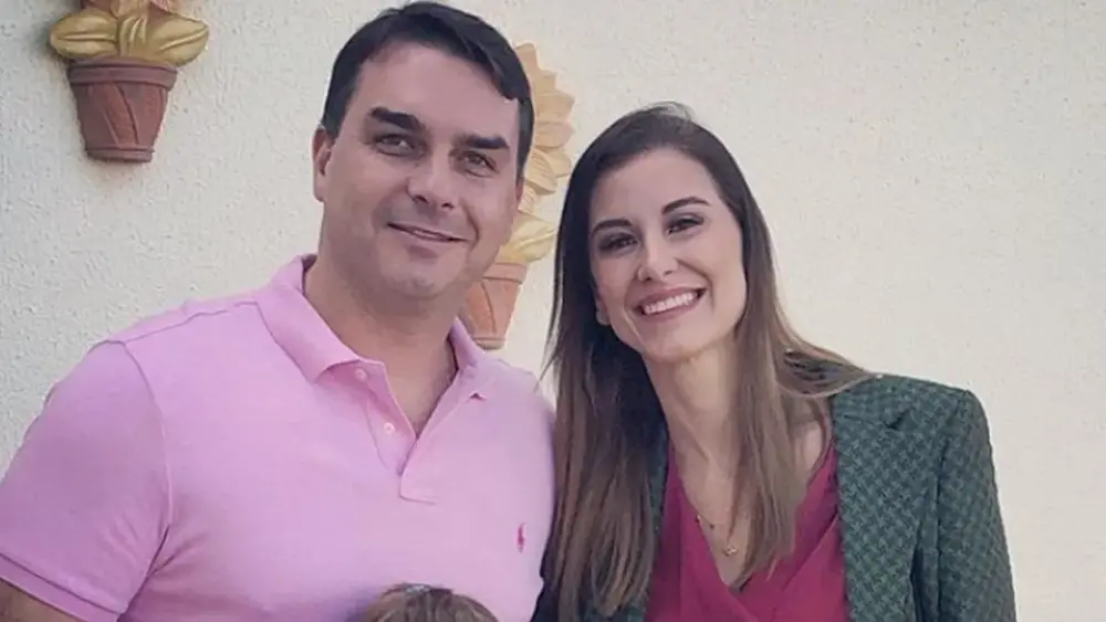 Fernanda Bolsonaro defende marido após ataque de Michelle