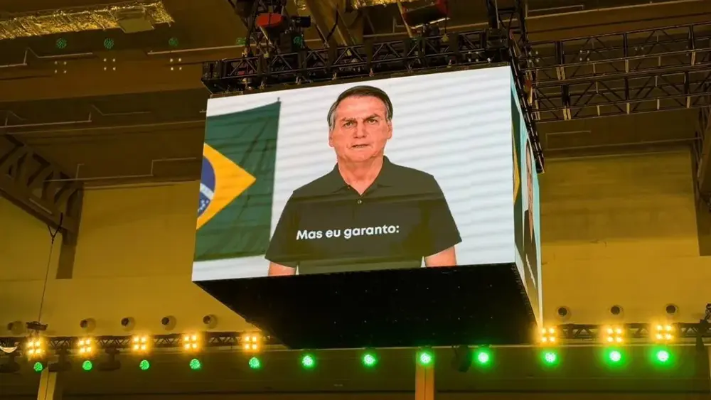 Flávio Bolsonaro alega ao TSE que vídeo com IA é lícito