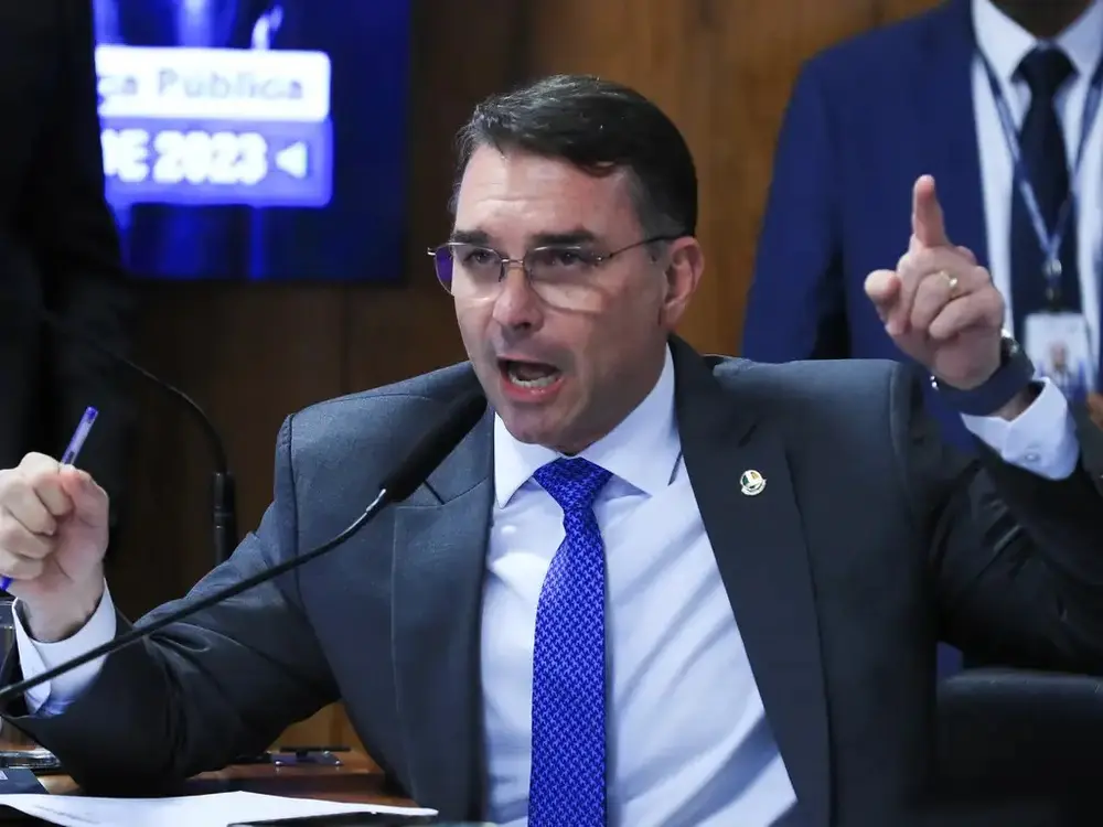 Flávio vê perseguição estatal em ação policial contra produtora de filme