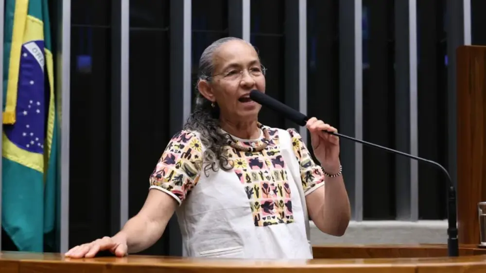 Heloísa Helena se despede da Câmara com discurso emocionado