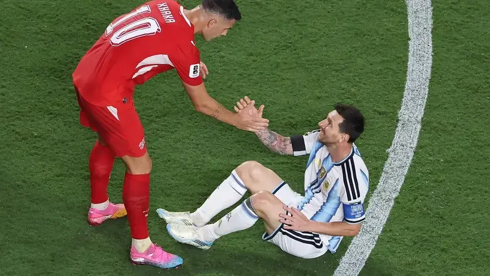 Messi e Neymar: o abismo entre a glória e o pôquer