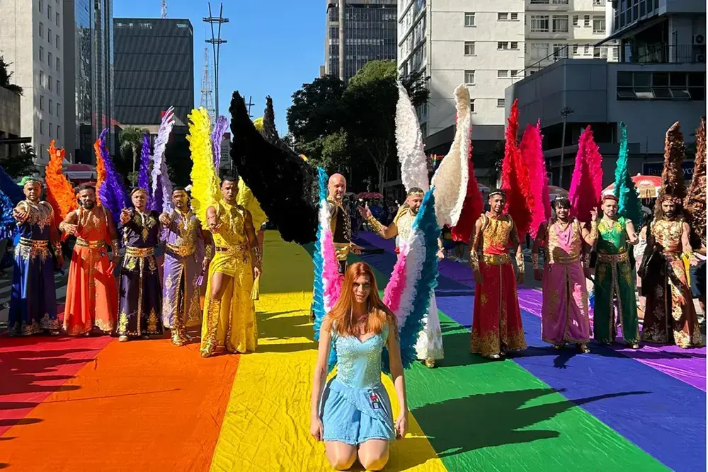 Parada LGBT+ expõe ausência da direita e contrasta com Marcha para Jesus