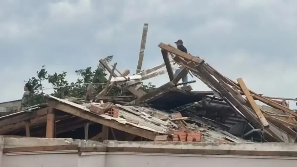 Temporal causa estragos e três cidades de SC decretam emergência